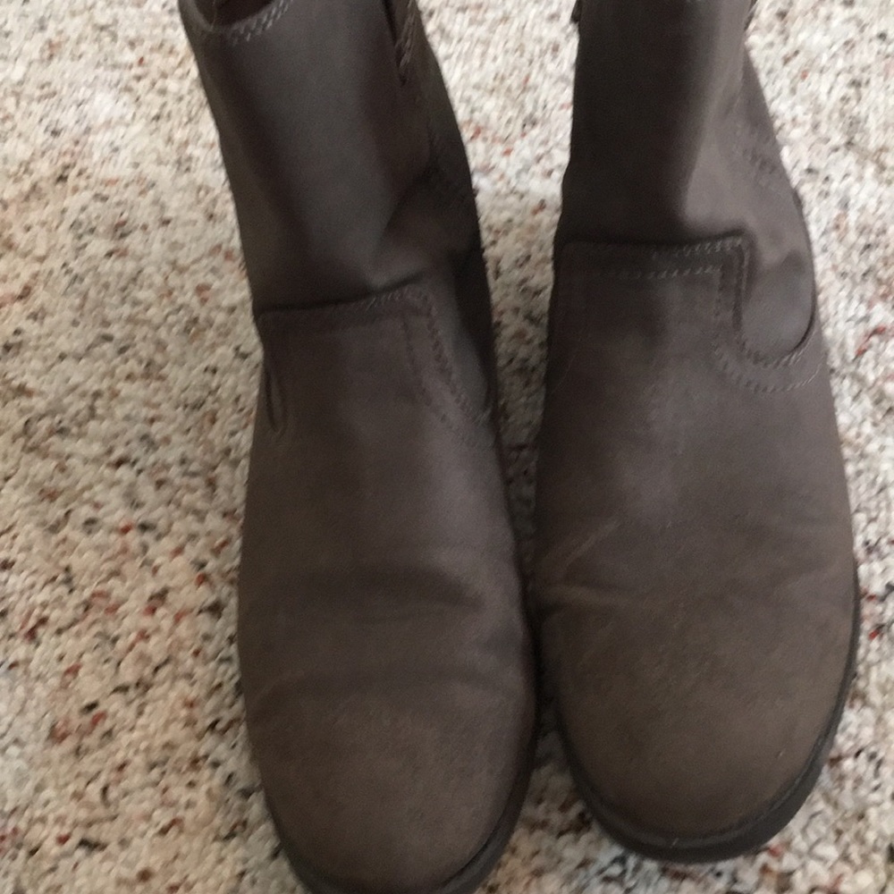 Boots - Picture 3 of 3